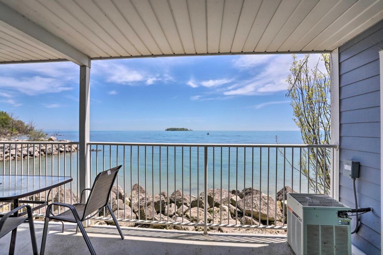 Cozy Lakefront Middle Bass Retreat With Balcony Пут-ин-Бей Екстериор снимка